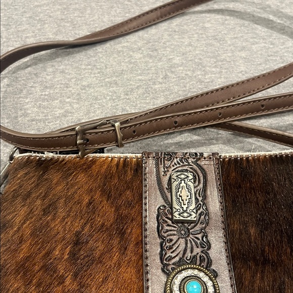 Trinity Ranch crossbody bag, western style. - Picture 3 of 10